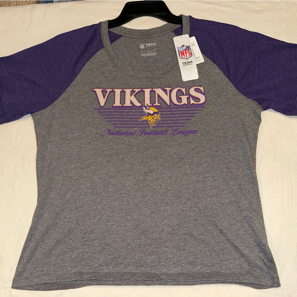 Women’s Minnesota Vikings Tshirt Gray & Purple Size Large NWT NFL Fan Apparel